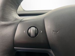 Tesla Model Y bild 16