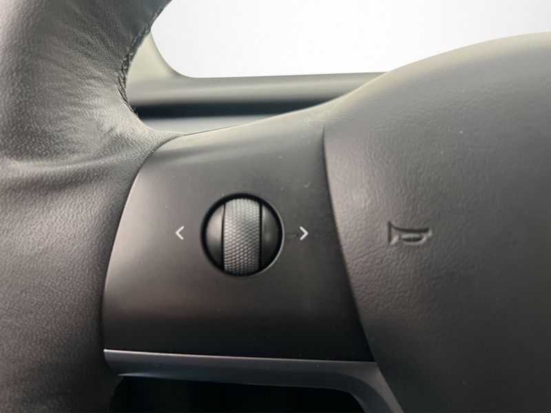 Tesla Model Y bild 16