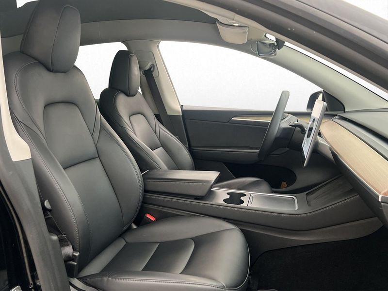 Tesla Model Y bild 28