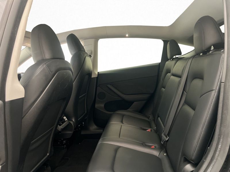 Tesla Model Y bild 27