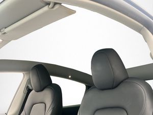 Tesla Model Y bild 15
