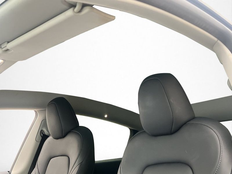 Tesla Model Y bild 15