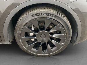 Tesla Model Y bild 33