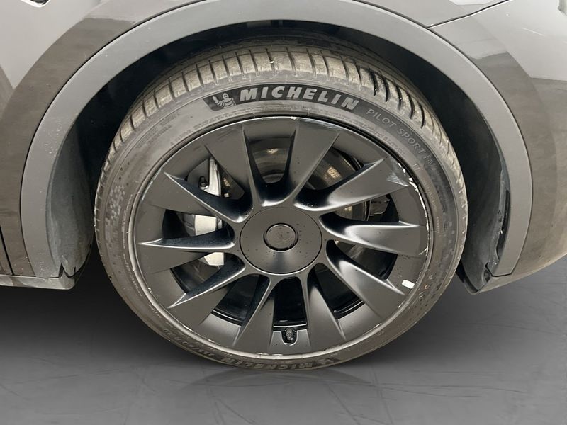 Tesla Model Y bild 33