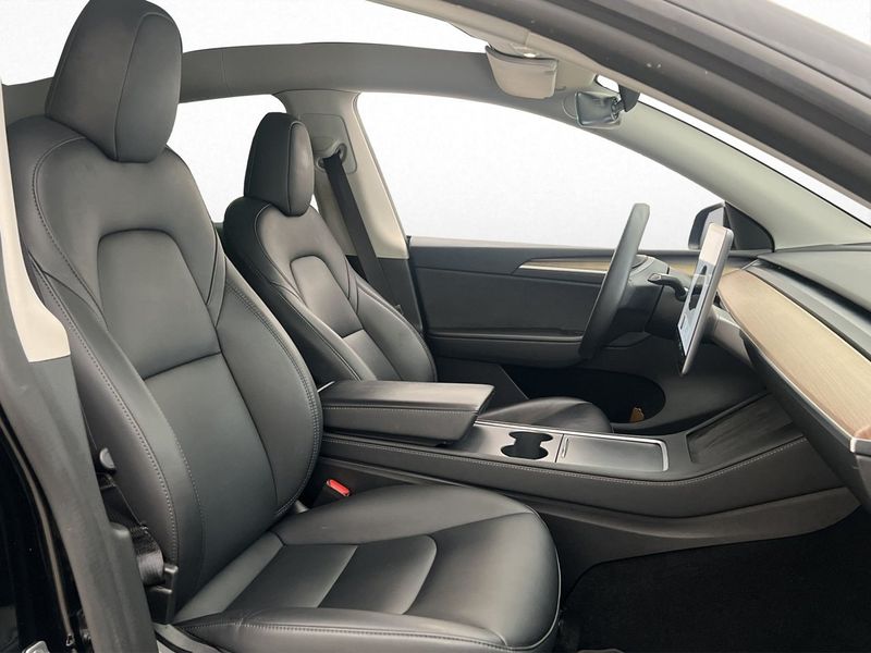 Tesla Model Y bild 28