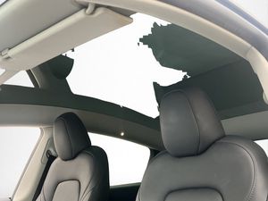 Tesla Model Y bild 15