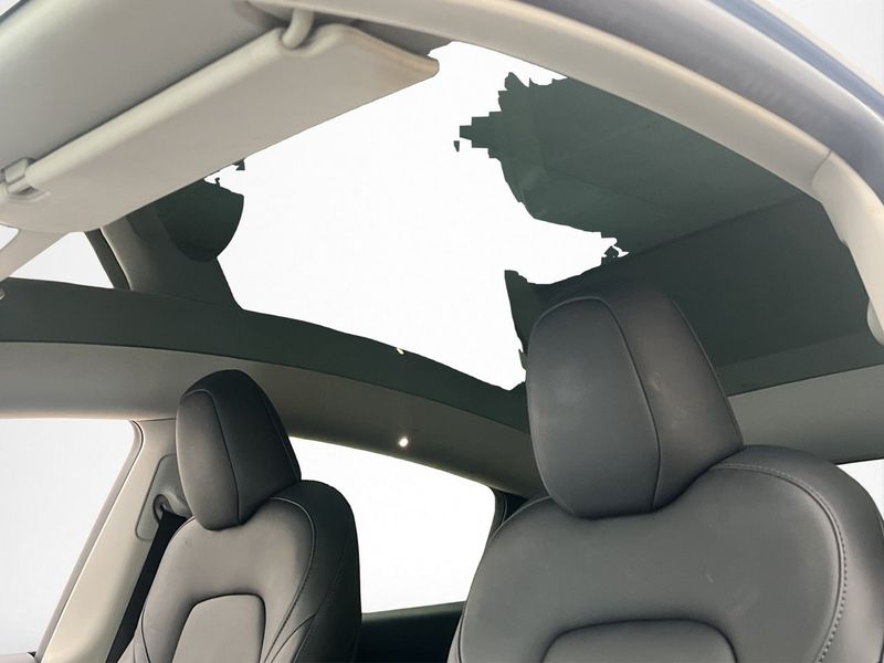 Tesla Model Y bild 15