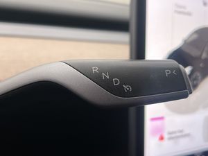Tesla Model Y bild 18
