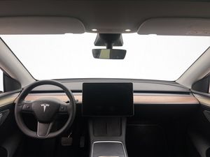Tesla Model Y bild 13
