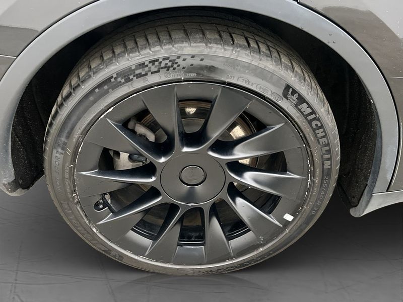 Tesla Model Y bild 32