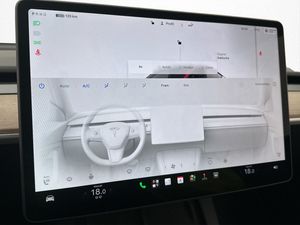 Tesla Model Y bild 23