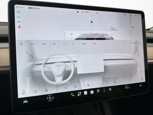 Tesla Model Y bild 24