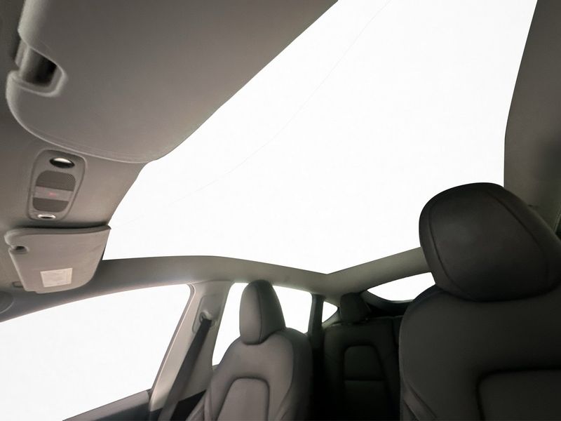 Tesla Model Y bild 15