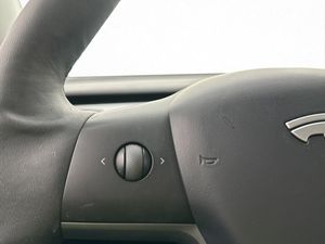 Tesla Model Y bild 18