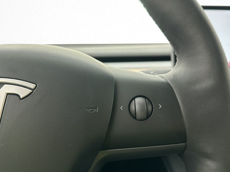Tesla Model Y bild 19