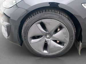 Tesla Model 3 bild 28
