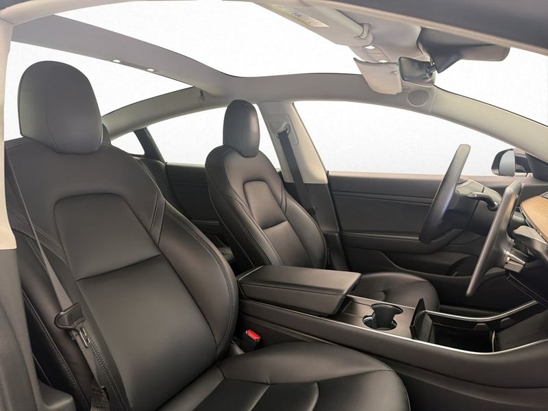 Tesla Model 3 bild 23