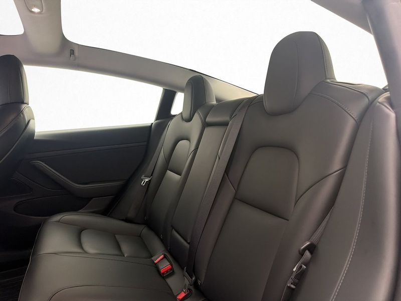 Tesla Model 3 bild 25