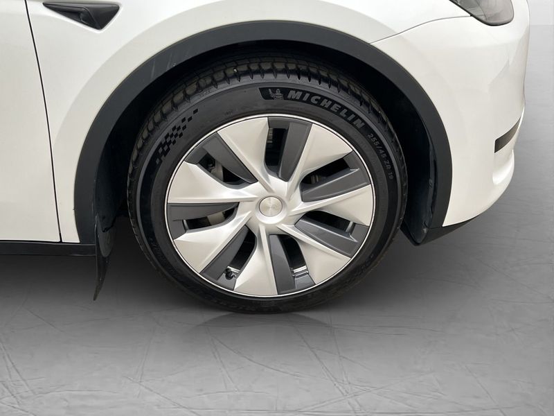Tesla Model Y bild 32