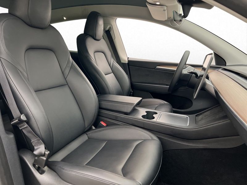 Tesla Model Y bild 24