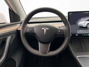 Tesla Model Y bild 15