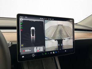 Tesla Model Y bild 16