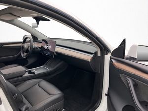 Tesla Model Y bild 25