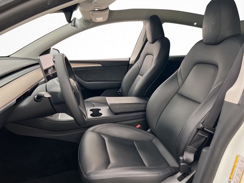 Tesla Model Y bild 12