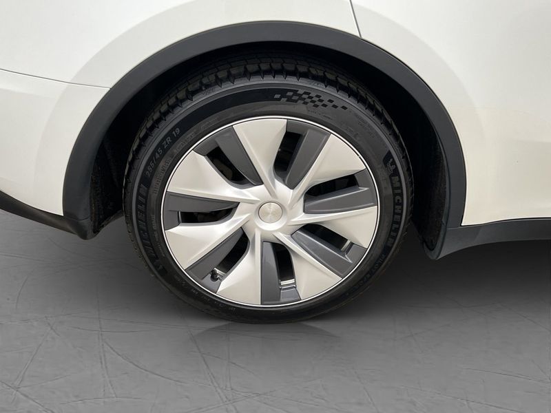 Tesla Model Y bild 31