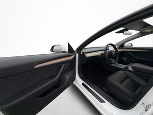 Tesla Model 3 bild 11