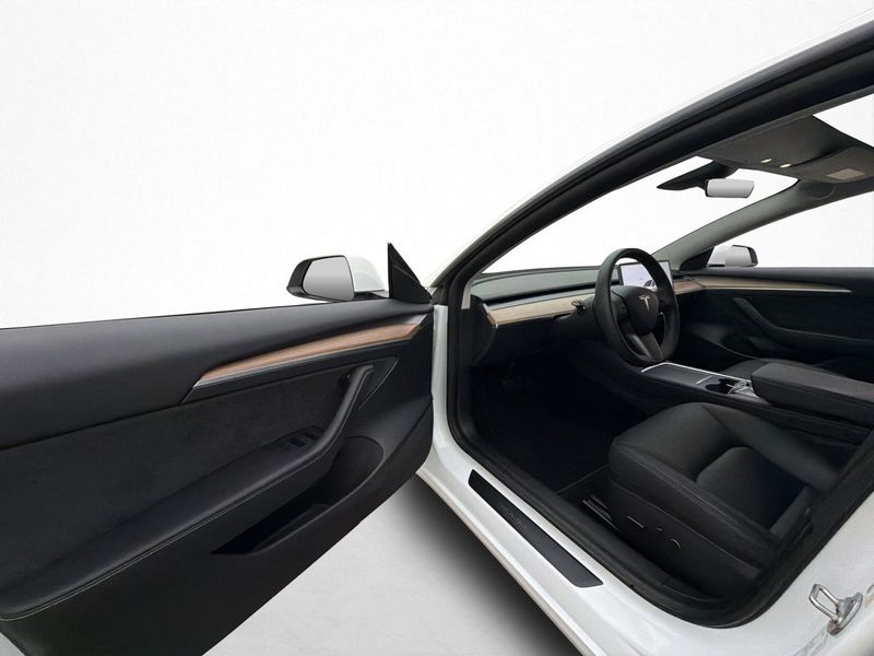 Tesla Model 3 bild 11