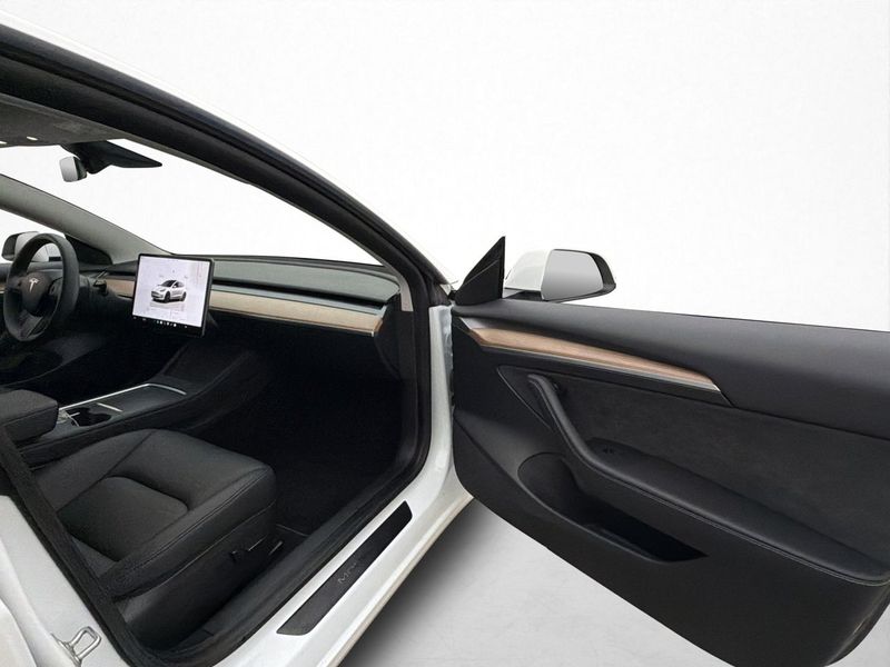 Tesla Model 3 bild 24