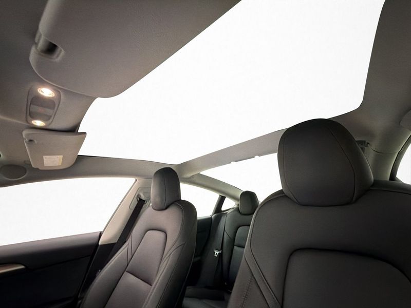 Tesla Model 3 bild 13