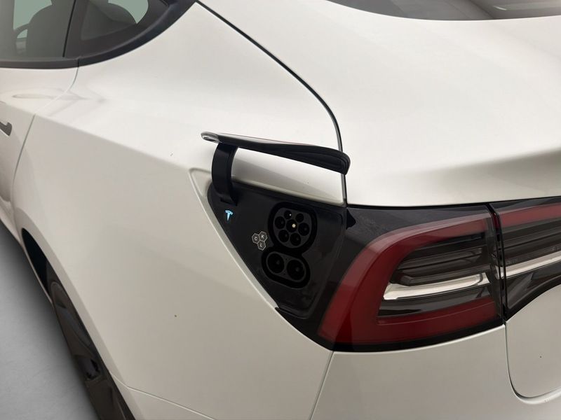 Tesla Model 3 bild 28