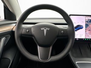 Tesla Model 3 bild 15