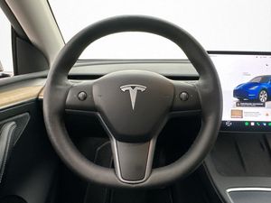 Tesla Model Y bild 15
