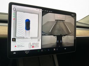 Tesla Model Y bild 16
