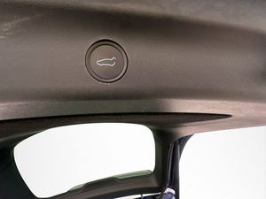 Tesla Model Y bild 26