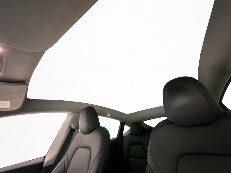 Tesla Model Y bild 13