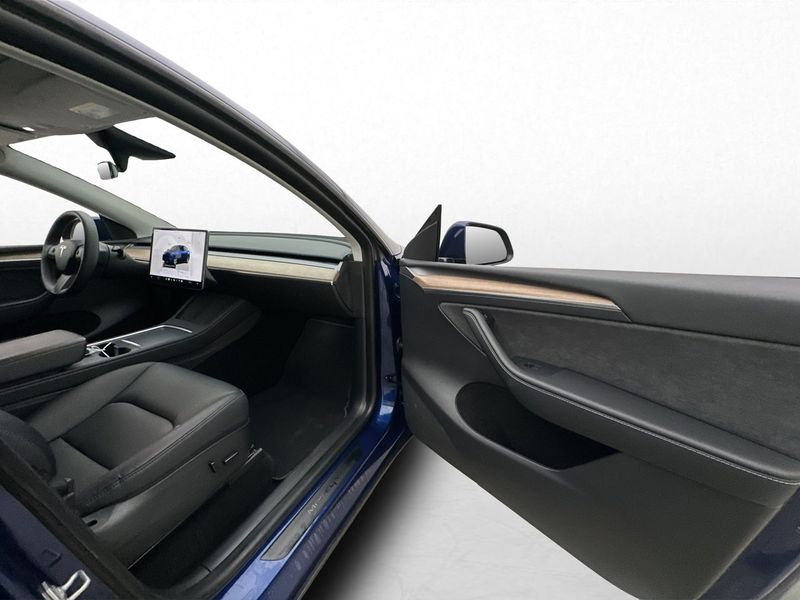 Tesla Model Y bild 24