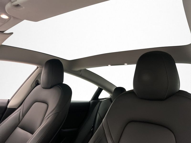 Tesla Model 3 bild 12