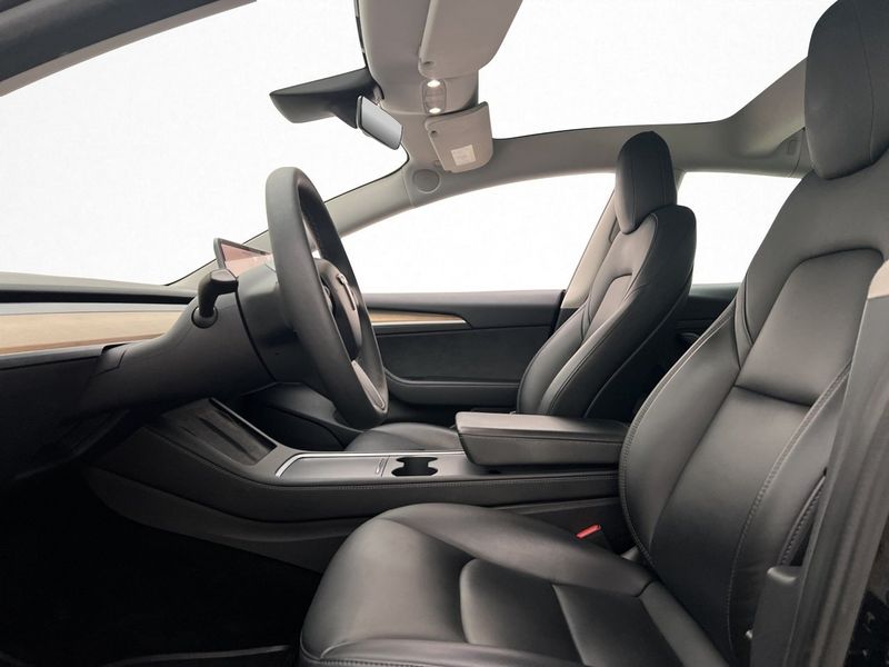 Tesla Model 3 bild 11
