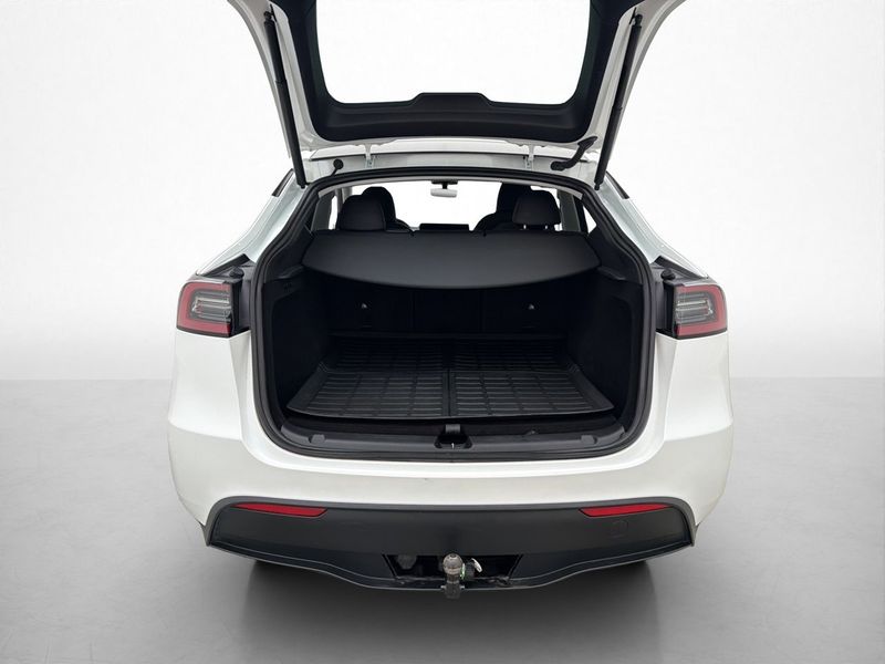 Tesla Model Y bild 27