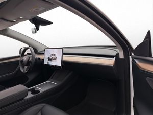 Tesla Model Y bild 24