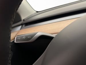 Tesla Model Y bild 36