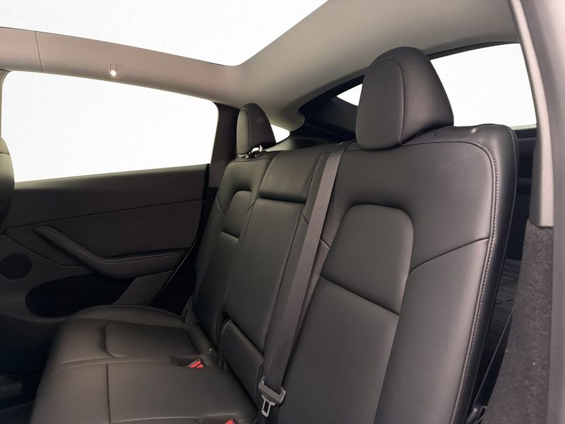 Tesla Model Y bild 25