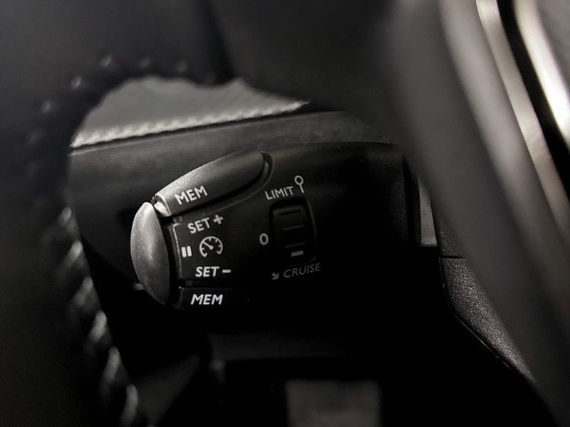 Peugeot 208 bild 8