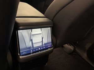 Tesla Model X bild 29