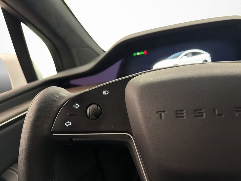 Tesla Model X bild 17