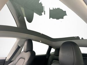 Tesla Model Y bild 14